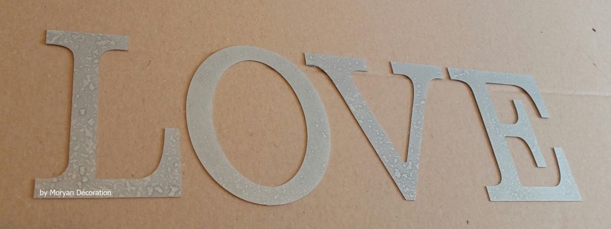 Lettera decorativa in zinco LOVE 10 cm