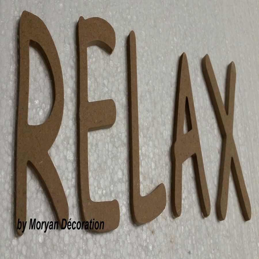 Lettera decorativa in legno RELAX