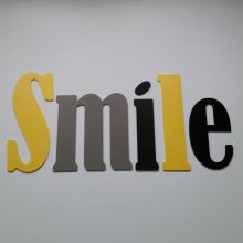 Lettera decorativa da parete Smile