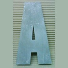 Lettera in rilievo 3D in zinco IMPACT